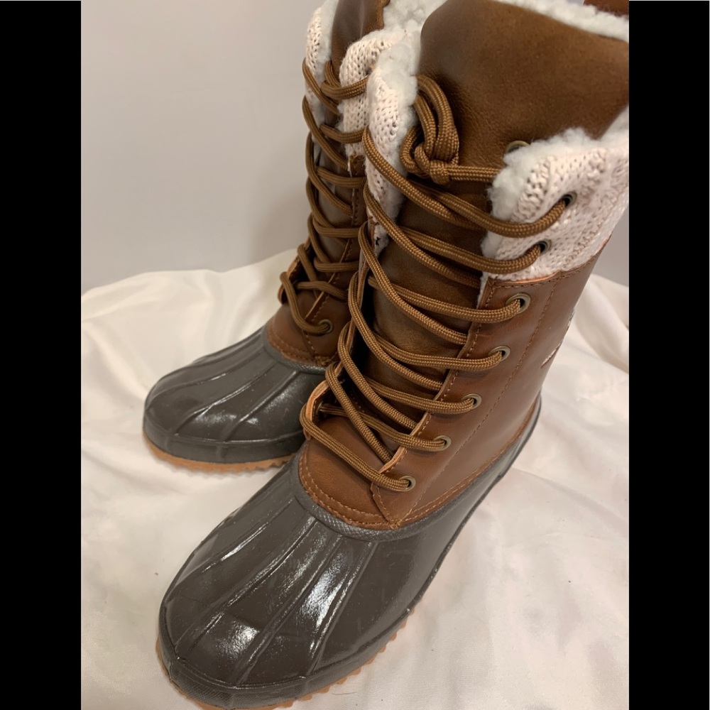 Artic Shield duck boots new with tags. Woman size 6